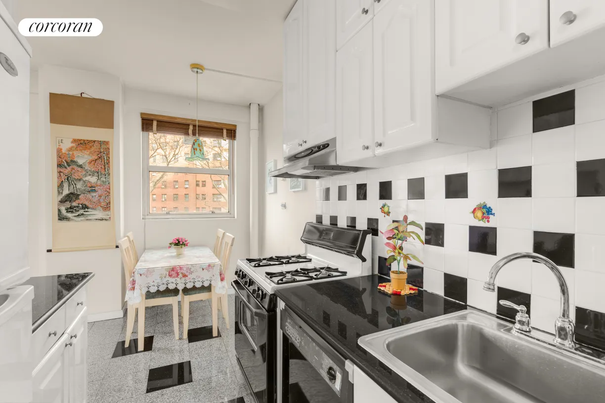 New York City Real Estate | View 100 LaSalle Street, 2B | room 1