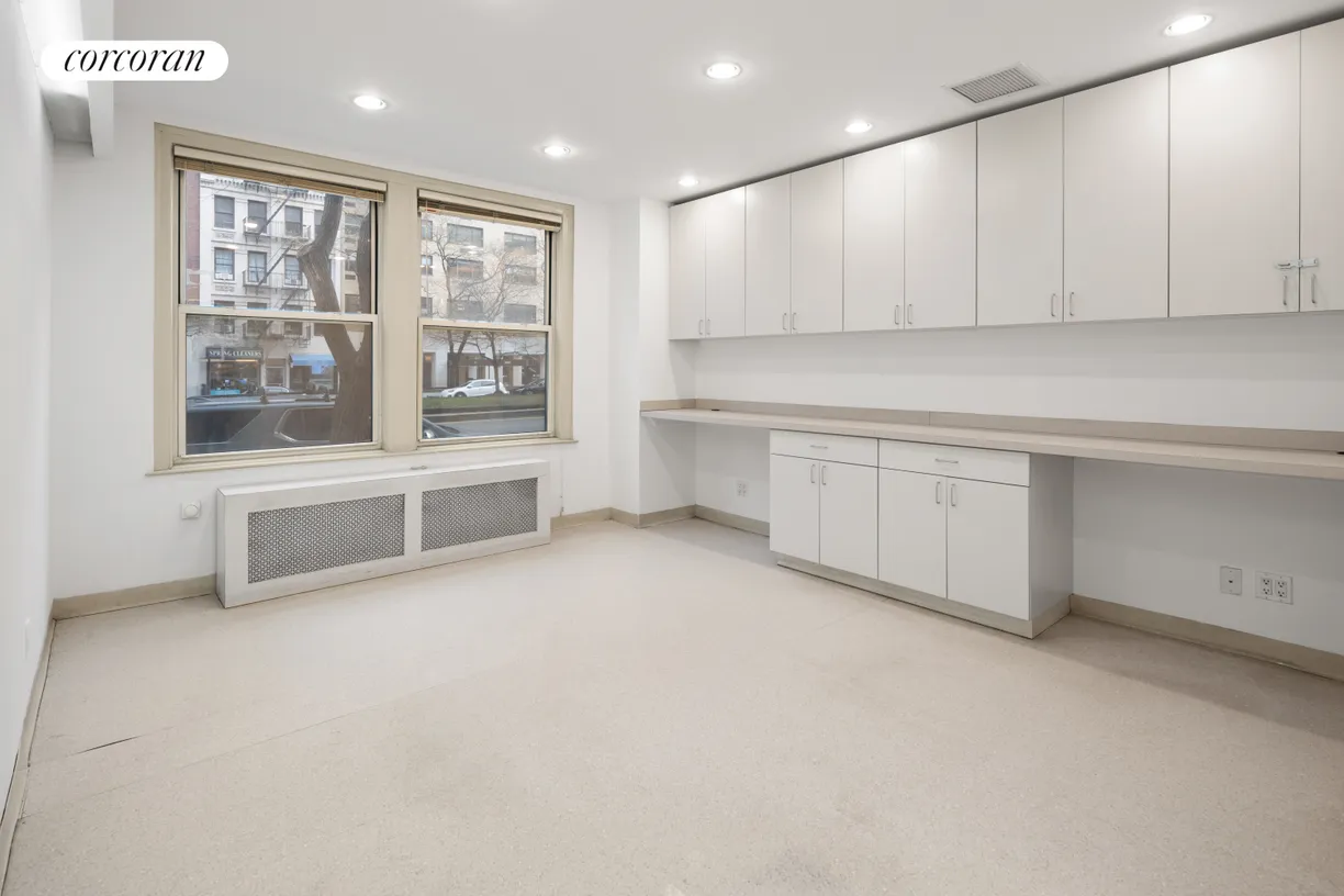New York City Real Estate | View 1070 Park Avenue, 1A | 2 Beds, 2 Baths