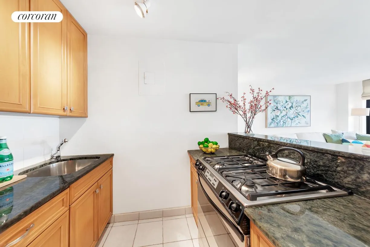 New York City Real Estate | View 400 East 70th Street, 1606 | room 2
