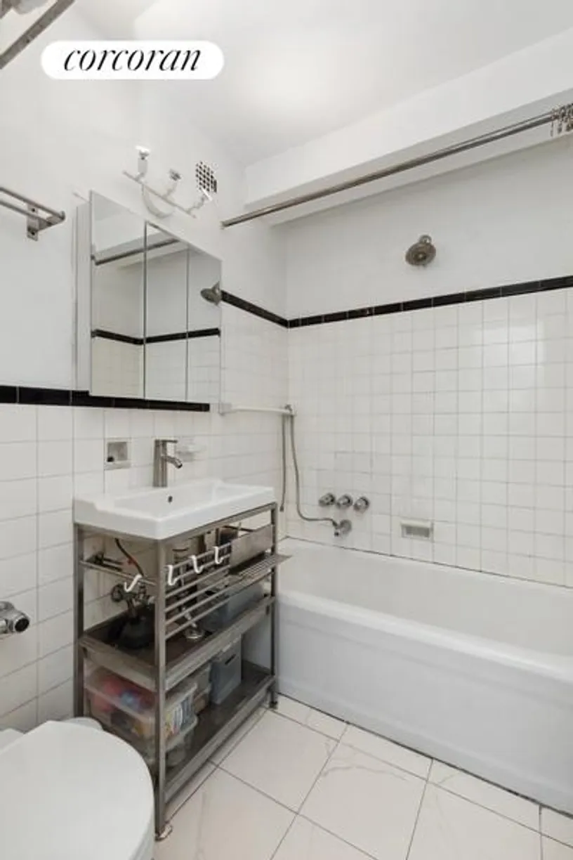 New York City Real Estate | View 101 Lafayette Avenue, 16L | Bathroom