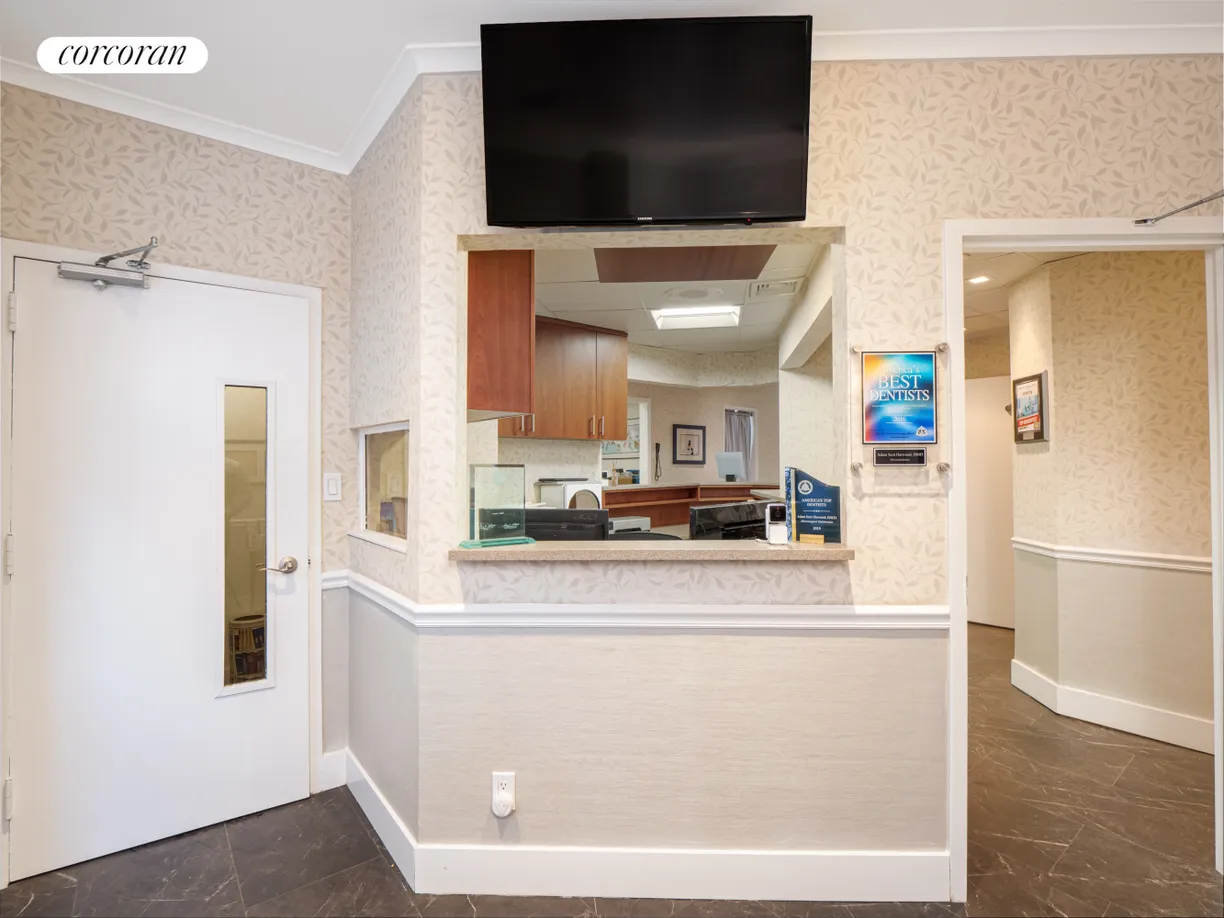 New York City Real Estate | View 33 Fifth Avenue, 1C | room 2
