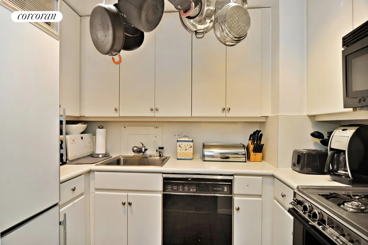 New York City Real Estate | View 100 United Nations Plaza, 14C | room 2