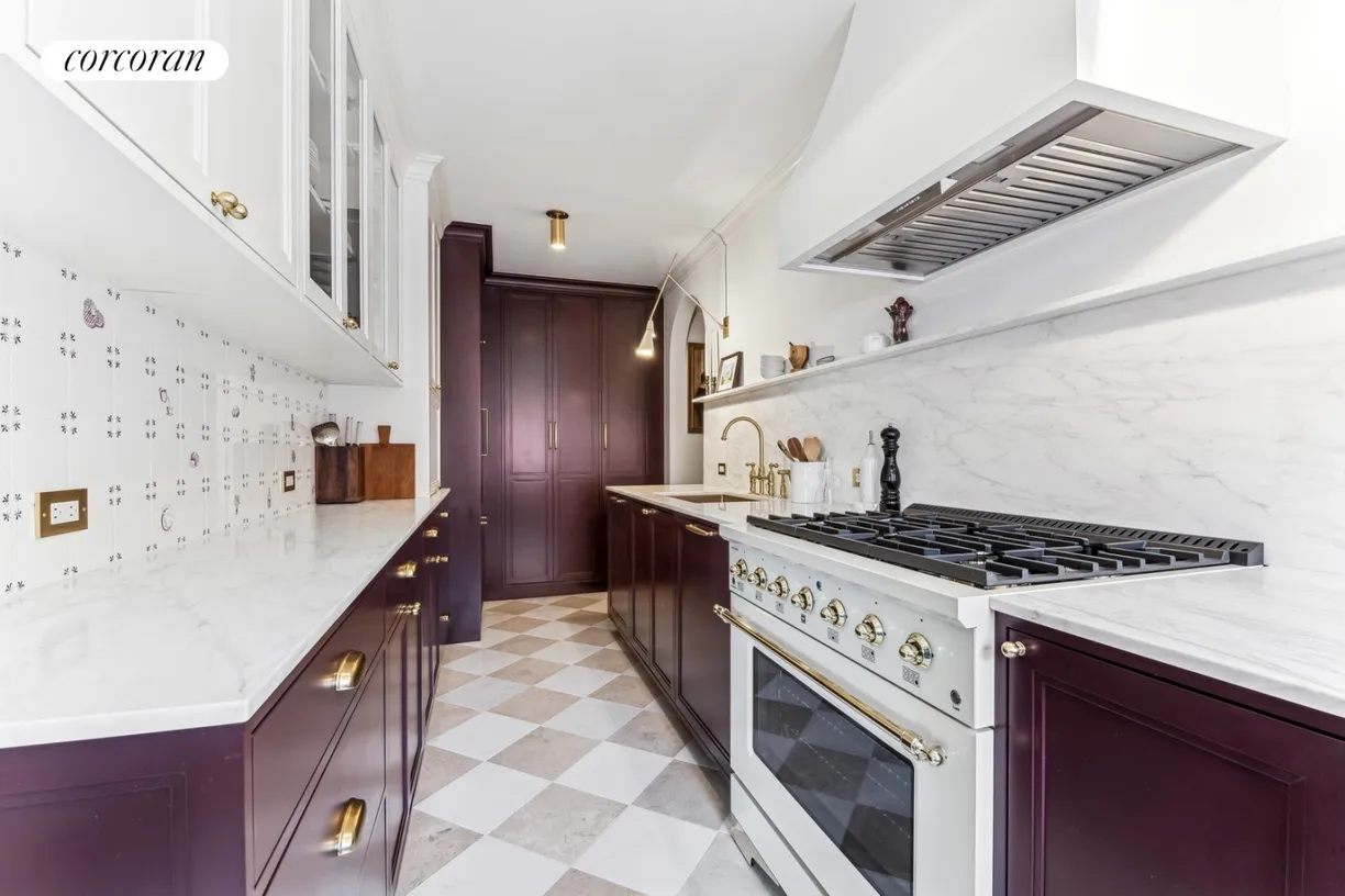 New York City Real Estate | View 136 Waverly Place, 4B | room 2