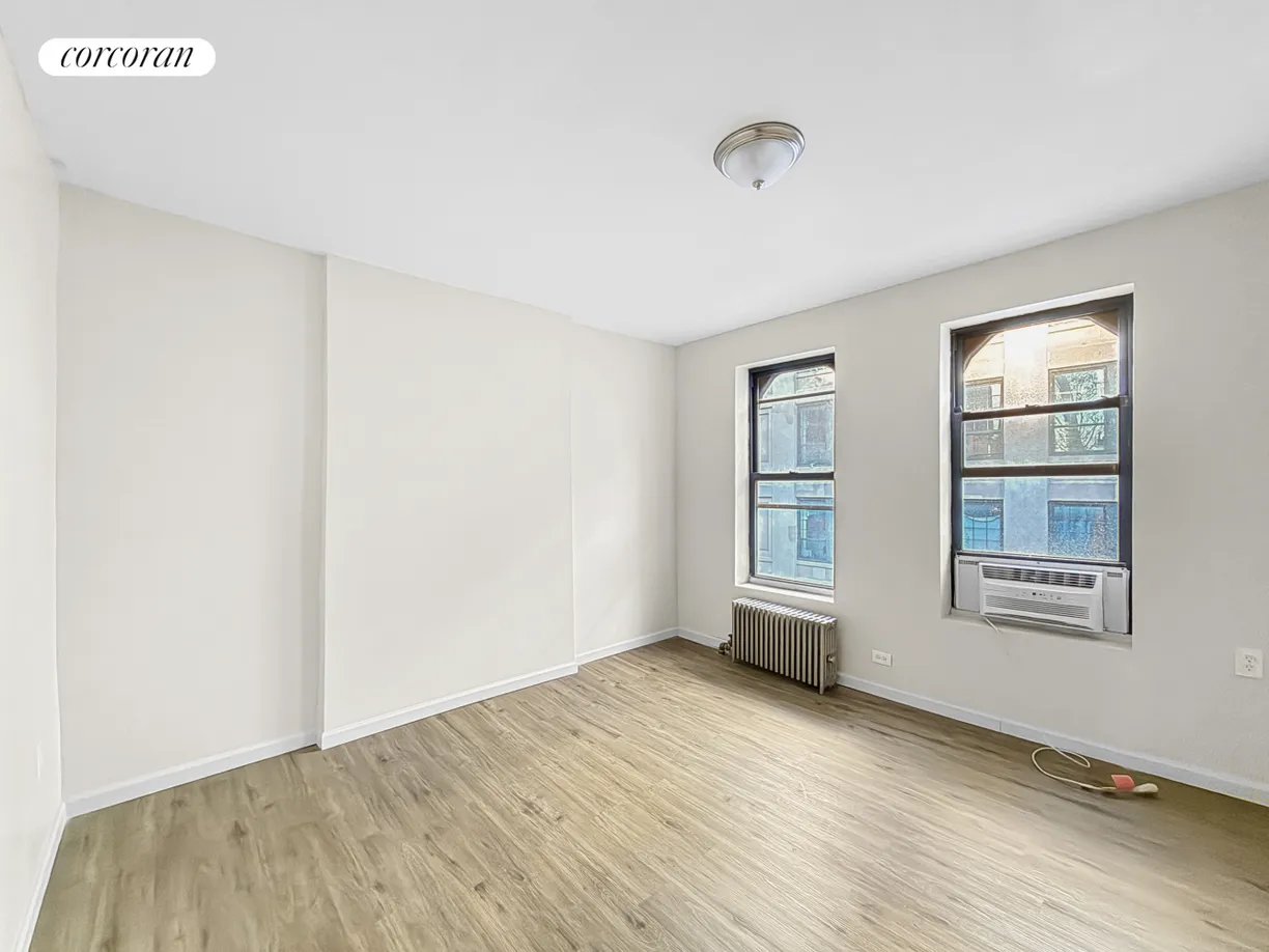 New York City Real Estate | View 447 Dekalb Avenue, 4R | 3 Beds, 1 Bath
