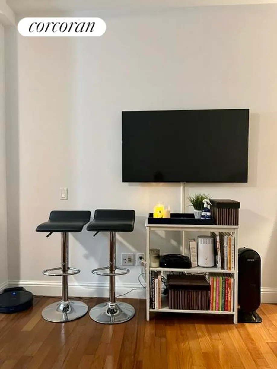 New York City Real Estate | View 88 Greenwich Street, 720 | room 2