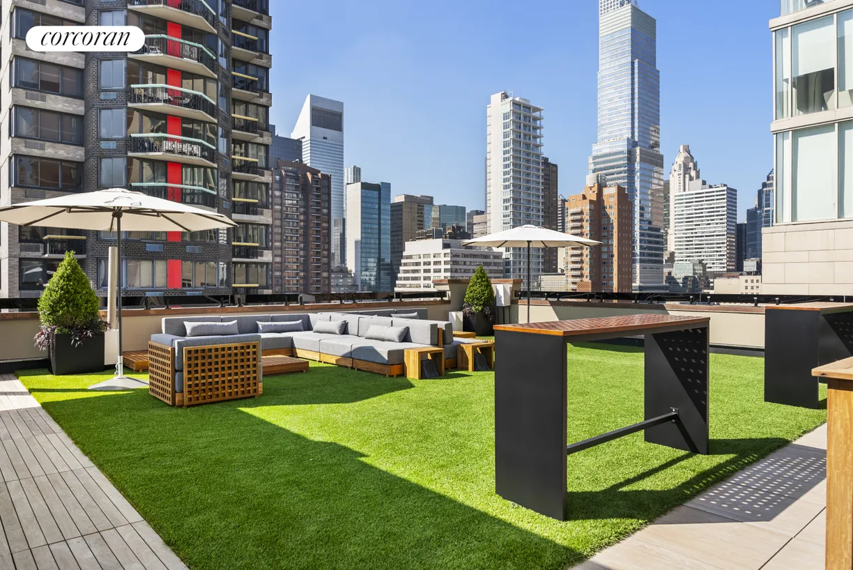 New York City Real Estate | View 305 East 61st Street, 405 | room 2