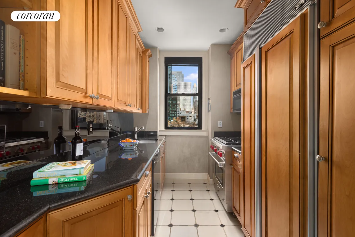New York City Real Estate | View 212 East 48th Street, 7D | room 2