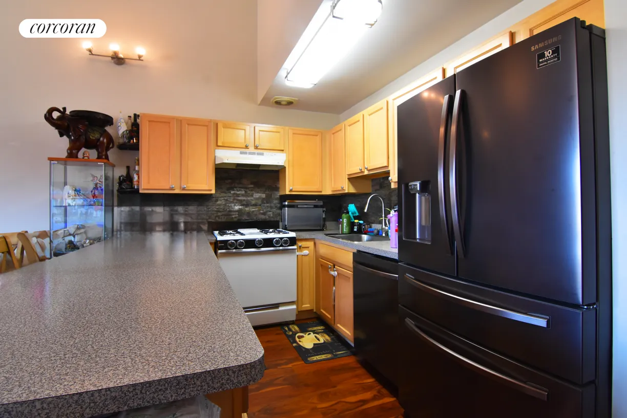New York City Real Estate | View 8 Renaissance Court, 8C | room 2