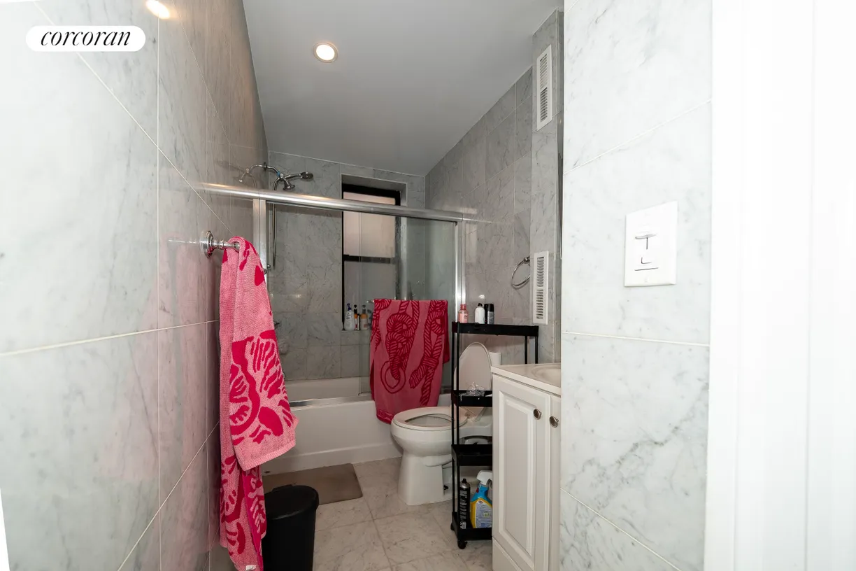 New York City Real Estate | View 550 Riverside Drive, 35 | Full Bathroom