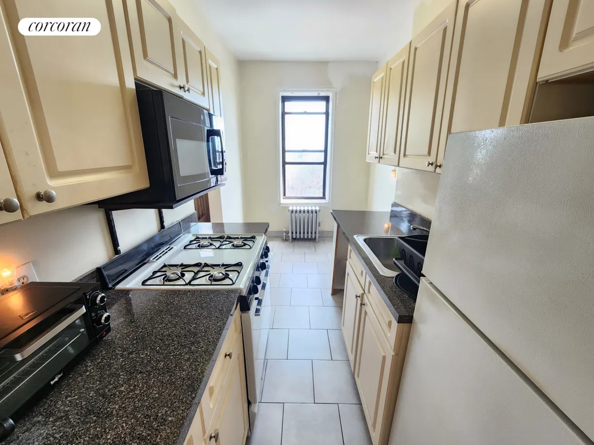 New York City Real Estate | View 762 Brady Avenue, 621 | 1 Bed, 1 Bath