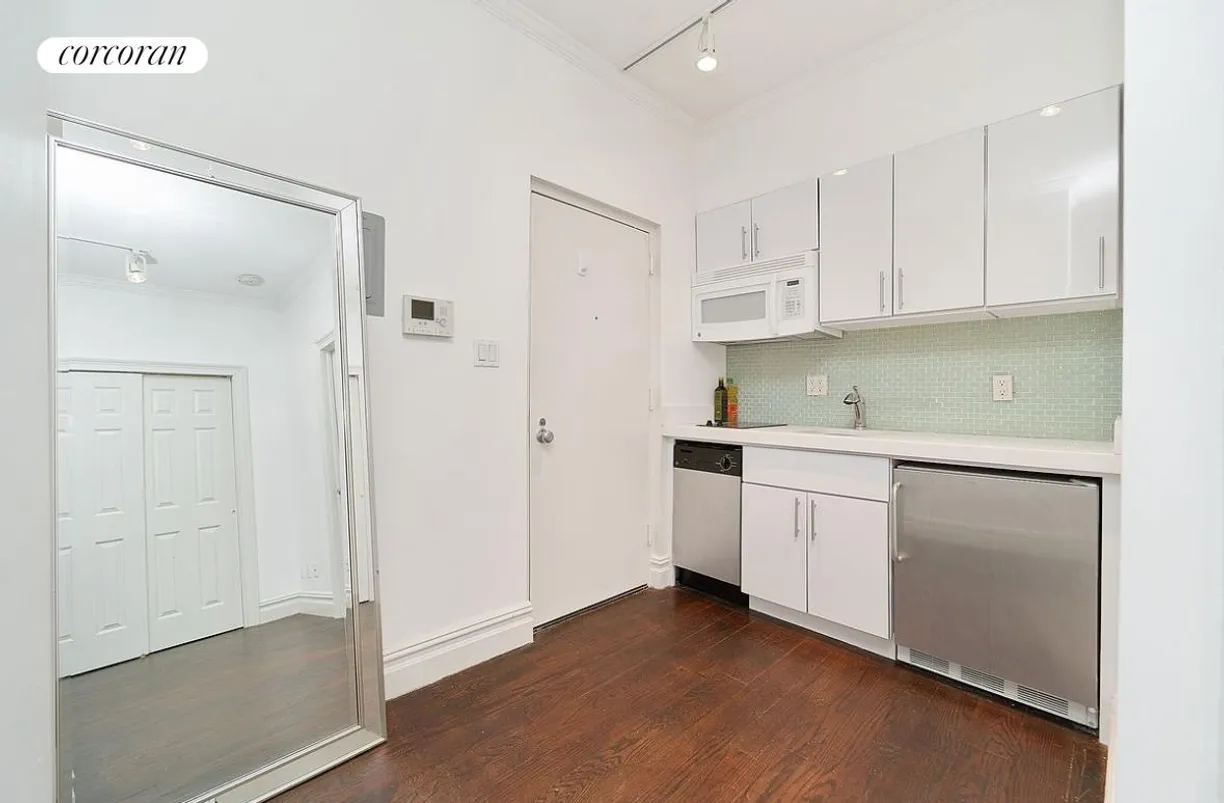 New York City Real Estate | View 102 Greenwich Avenue, 9 | room 2