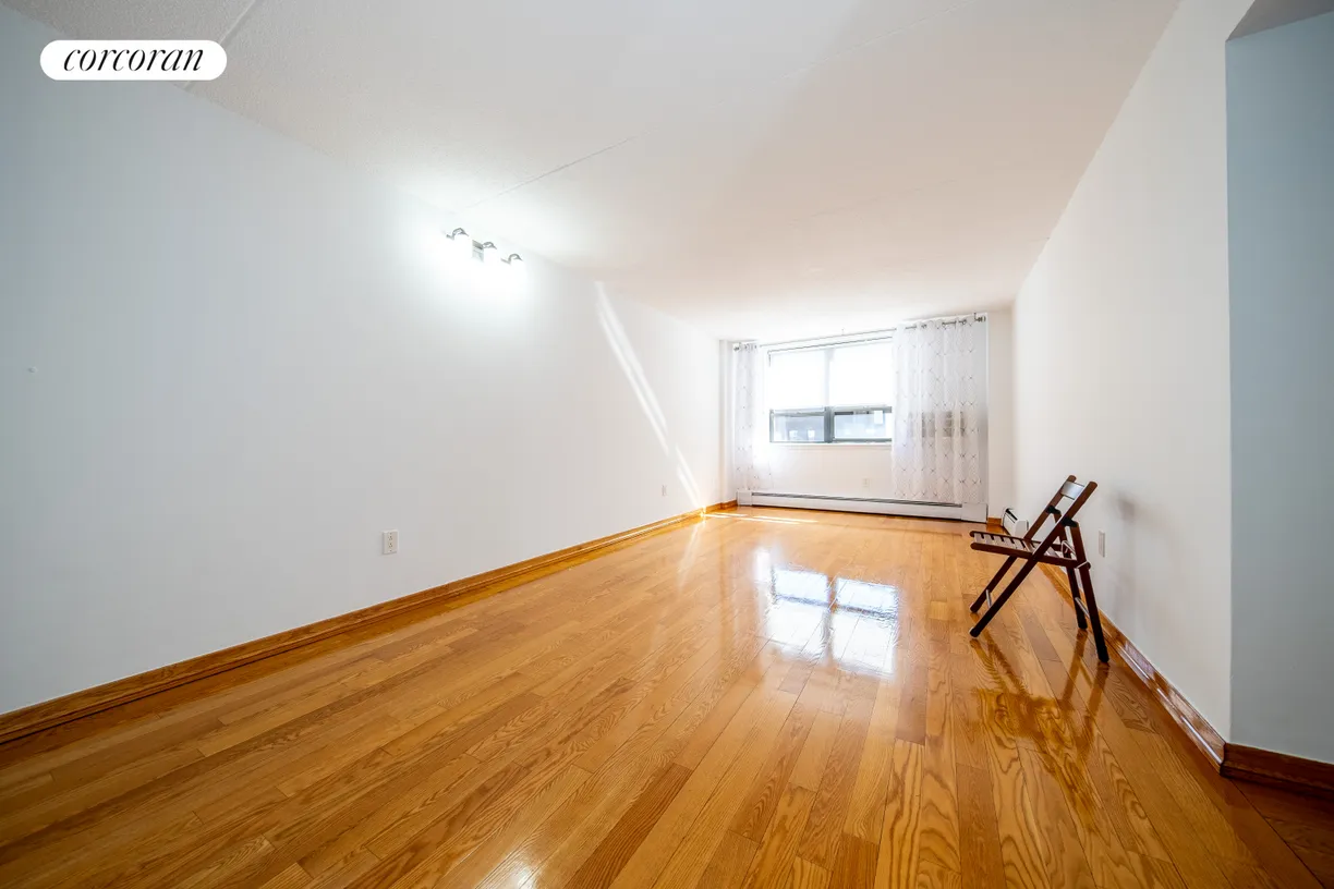 New York City Real Estate | View 220 Manhattan Avenue, 6V | room 1