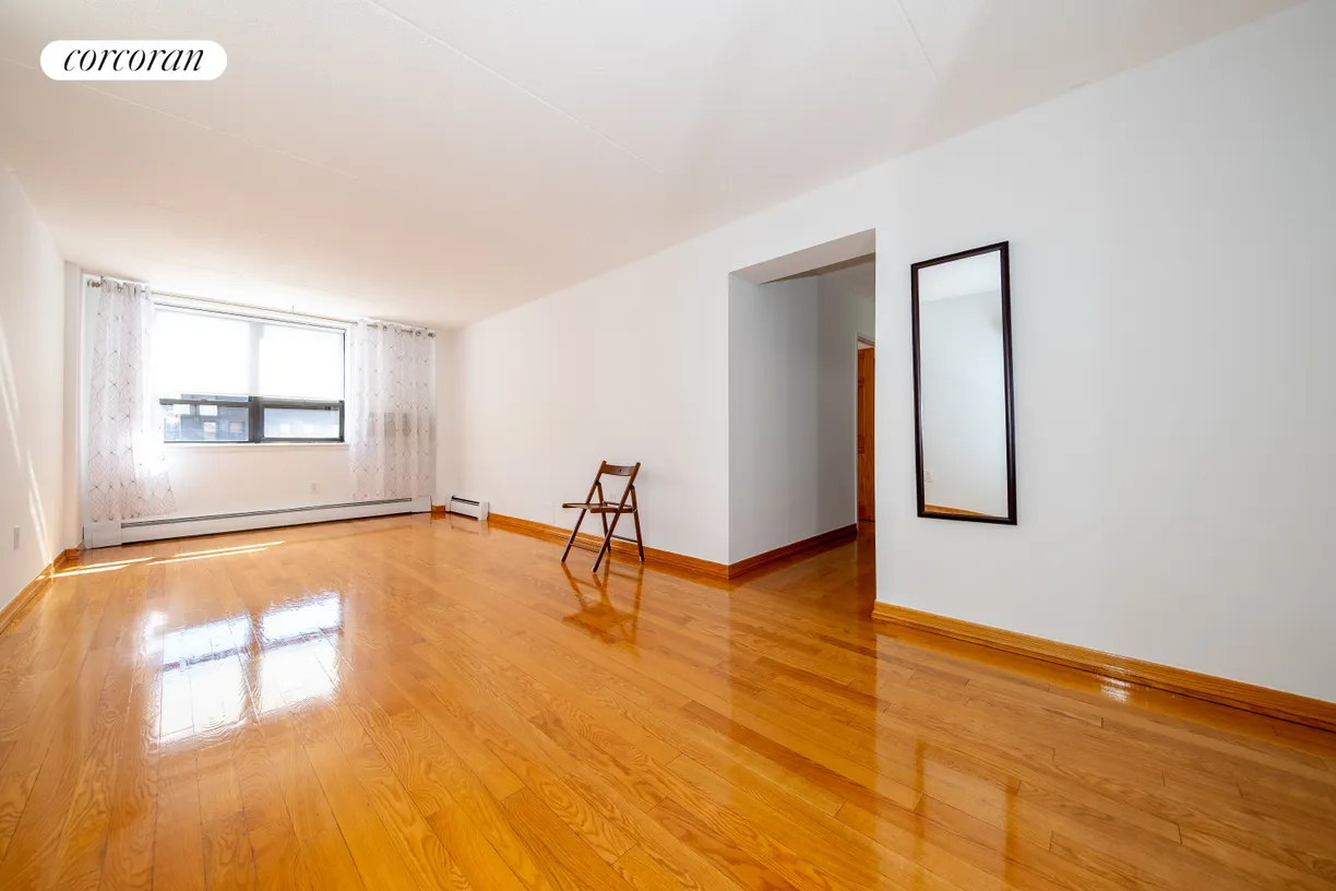 New York City Real Estate | View 220 Manhattan Avenue, 6V | room 2