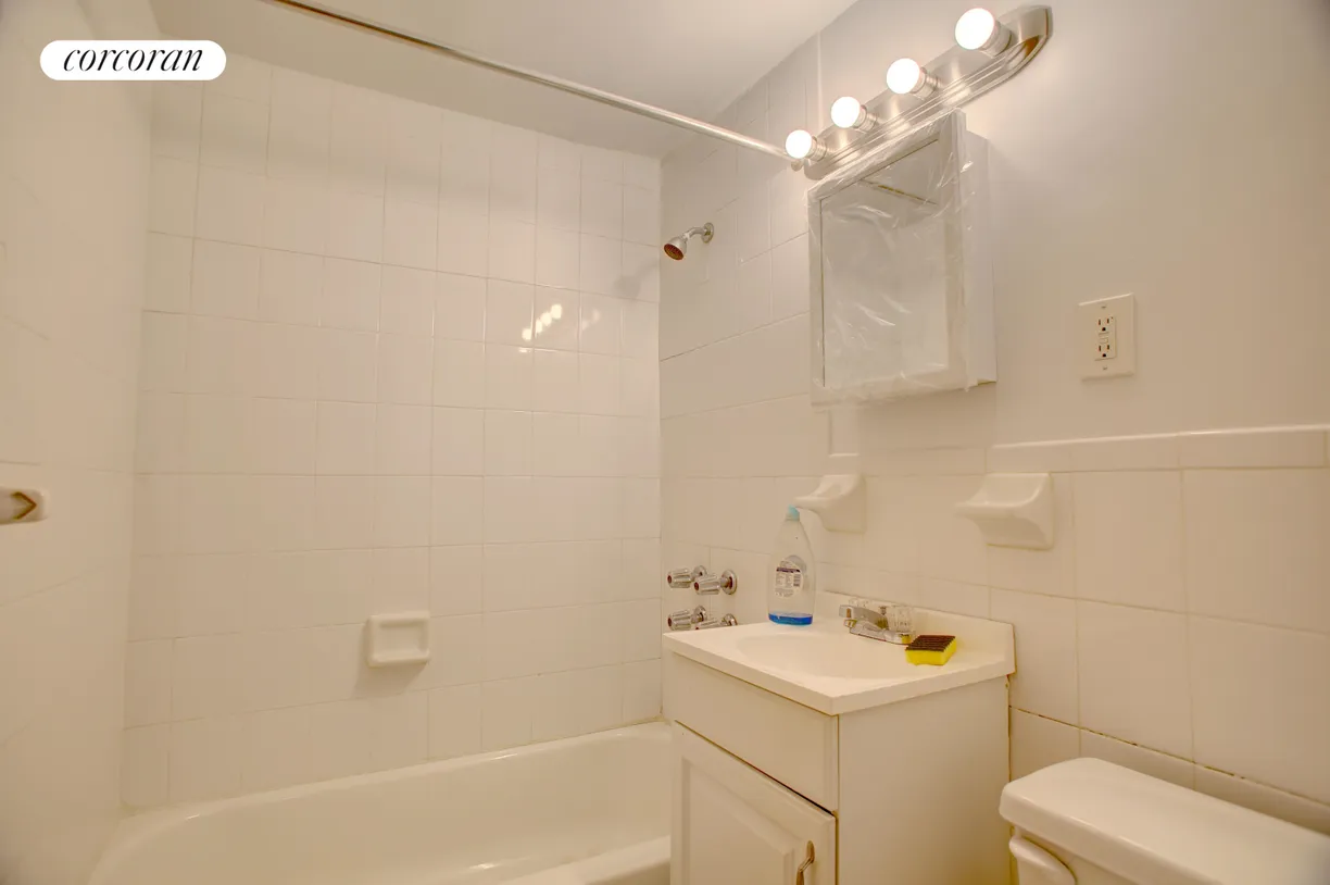 New York City Real Estate | View 159 West 73rd Street, 1F | Full Bathroom