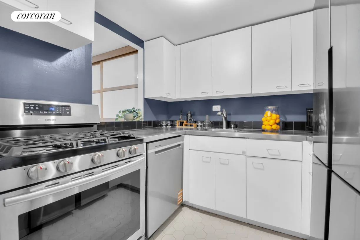 New York City Real Estate | View 372 Fifth Avenue, 6P | room 2