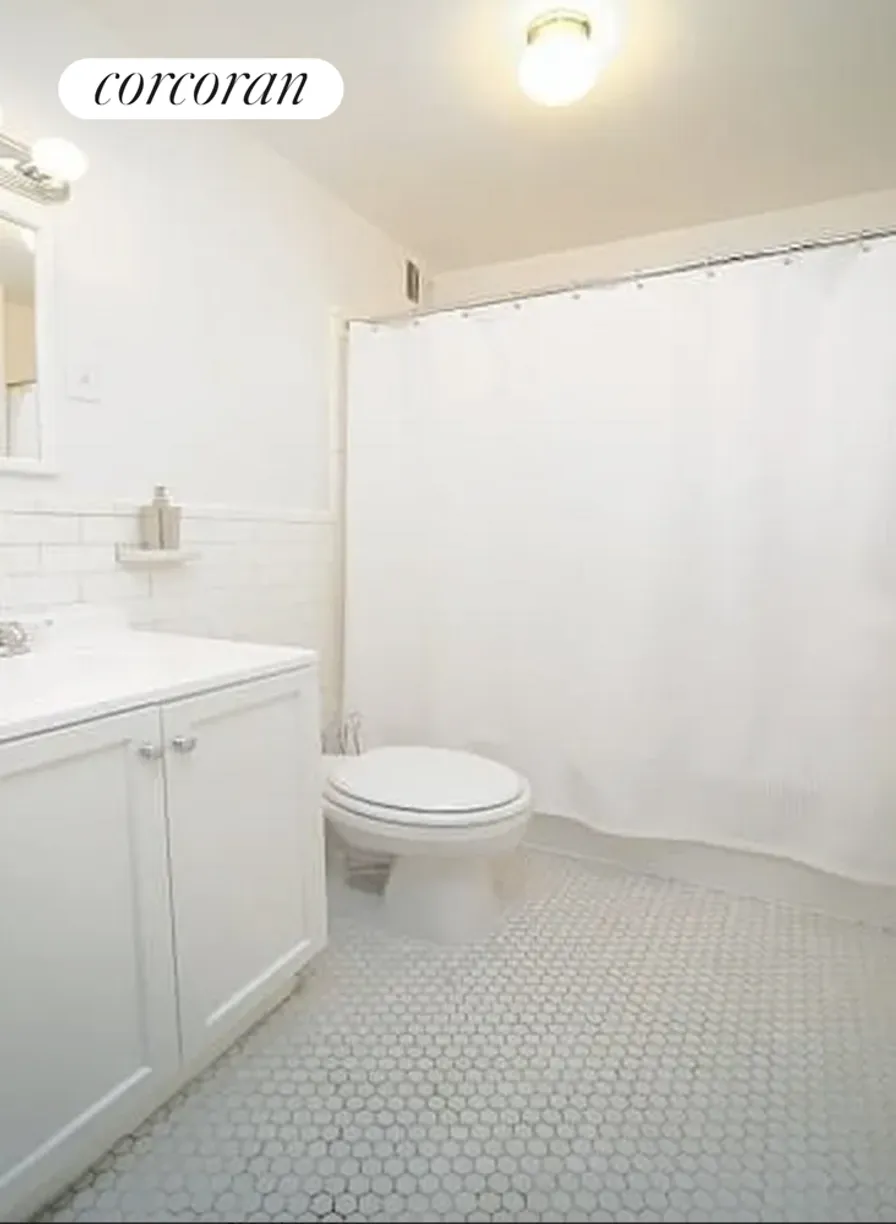 New York City Real Estate | View 40 West 72nd Street, 50 | Full Bathroom