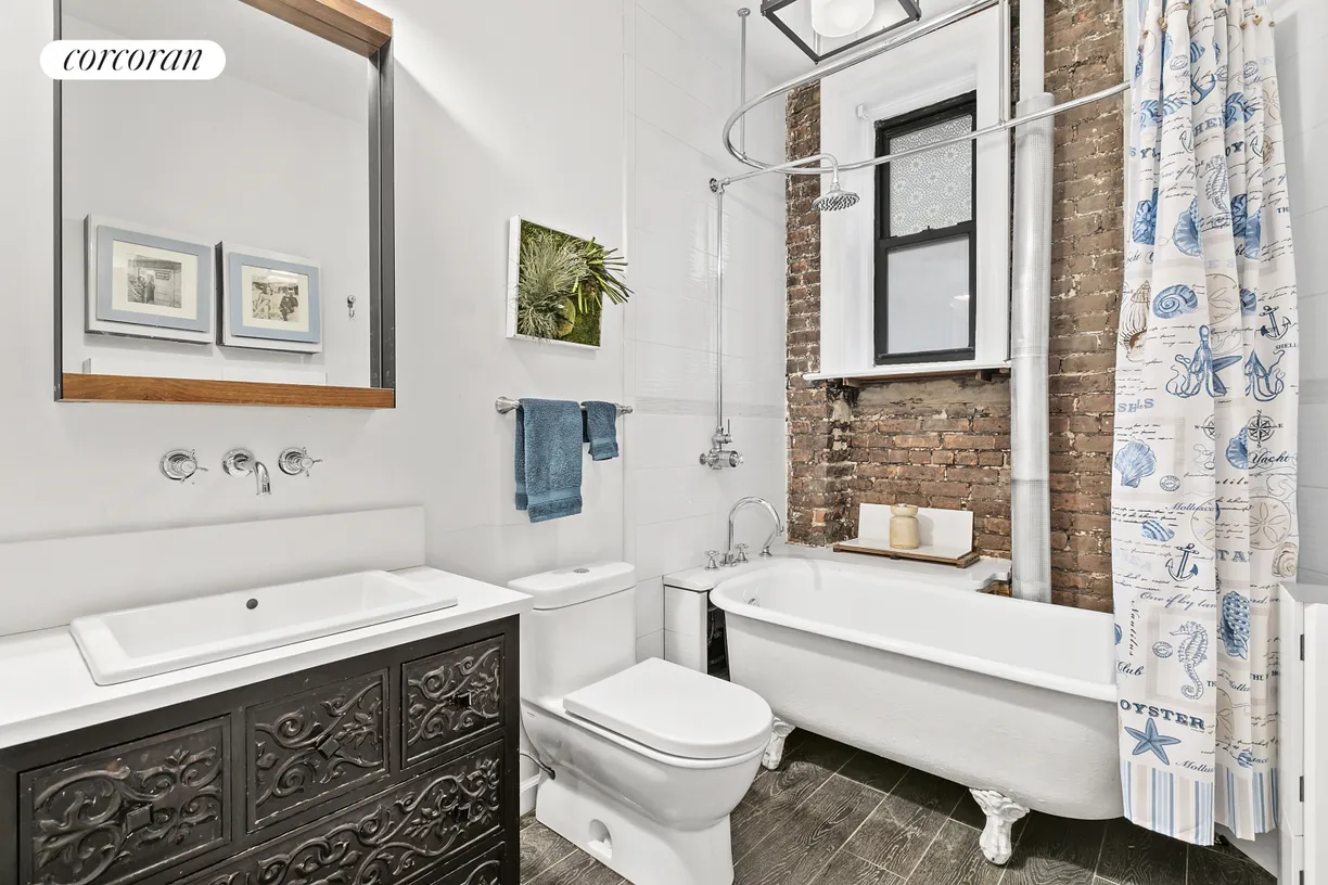 New York City Real Estate | View 611 West 111th Street, 27 | Full Bathroom