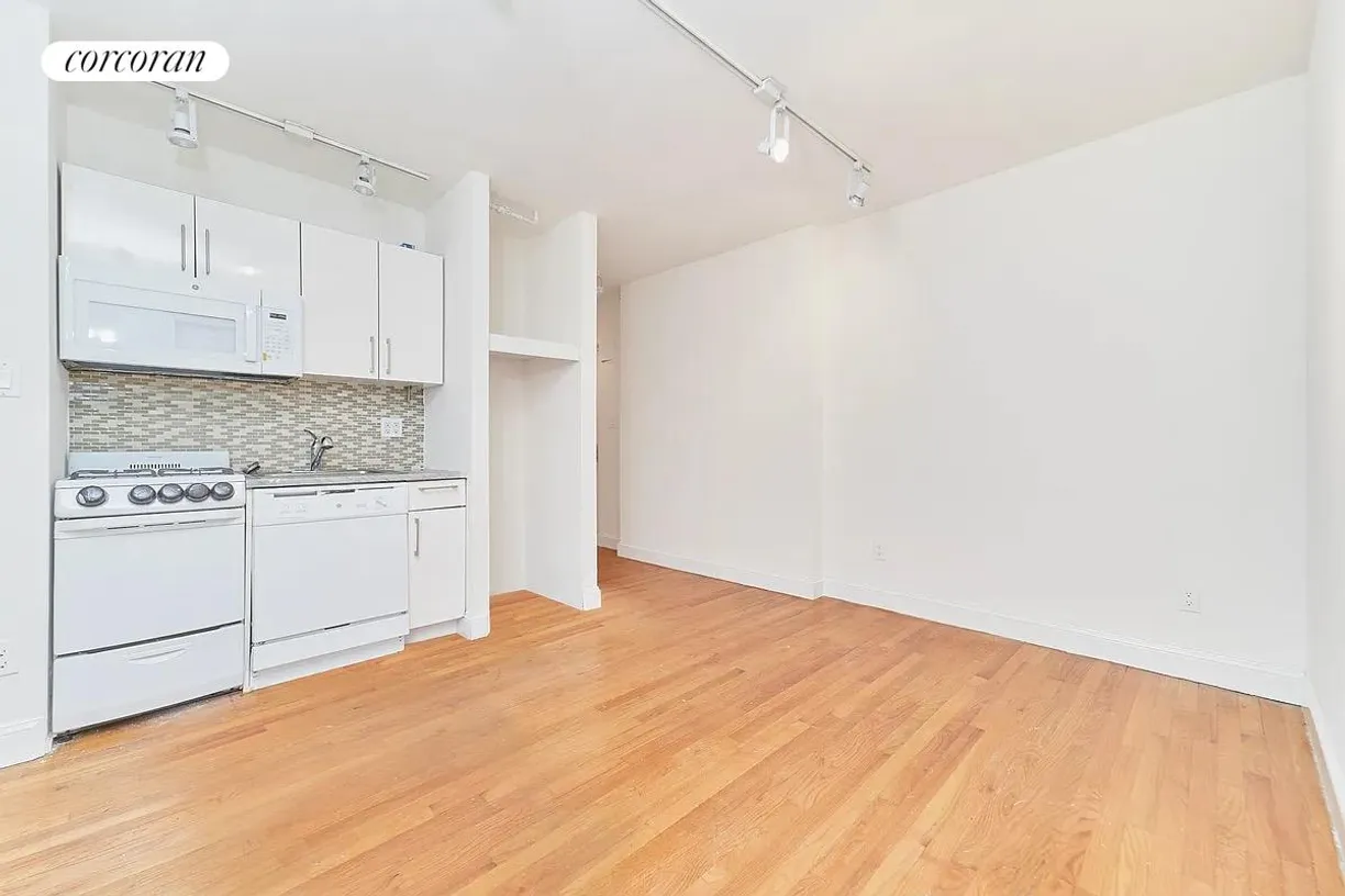 New York City Real Estate | View 19 Commerce Street, 2 | room 2