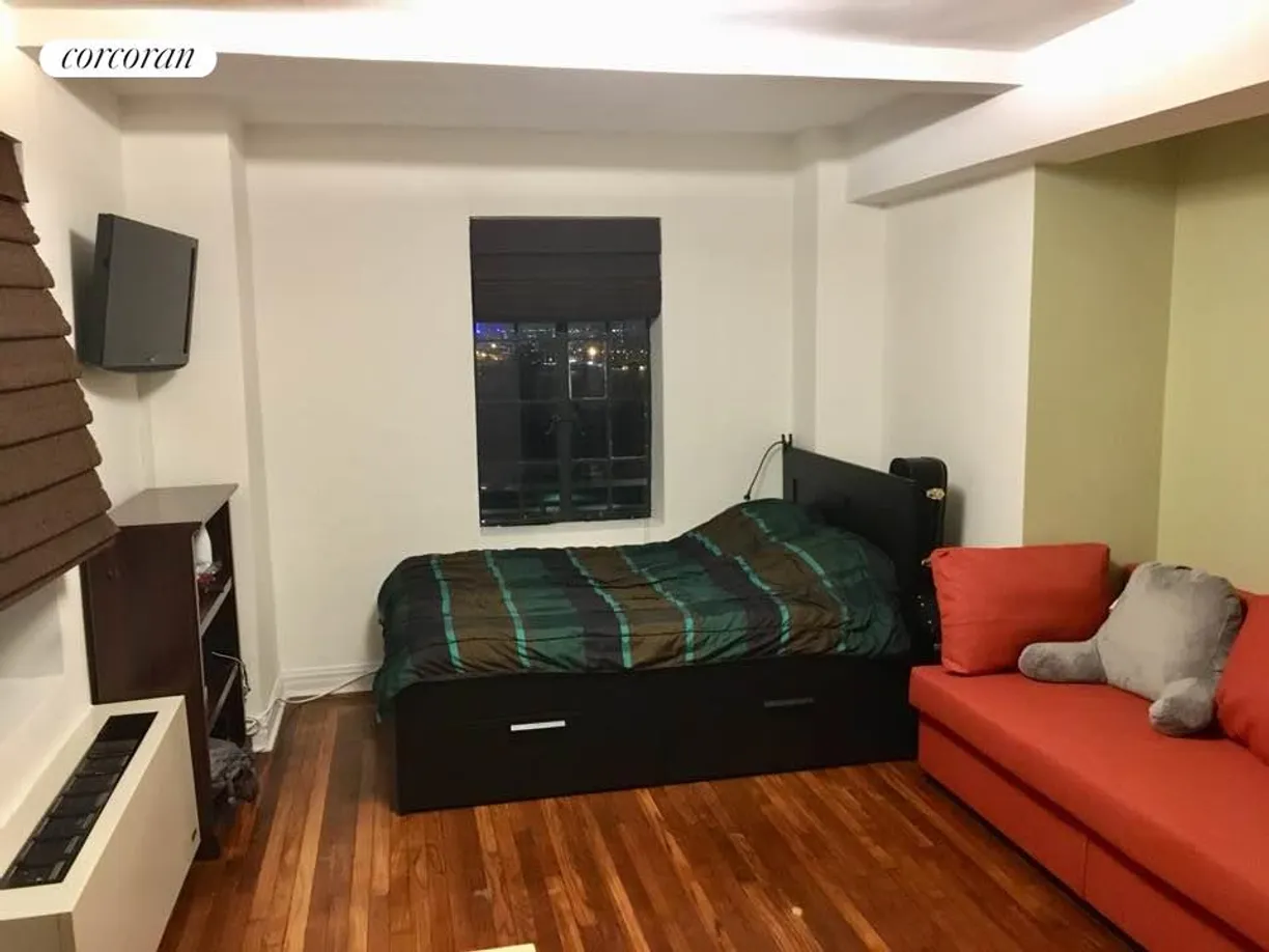 New York City Real Estate | View 5 Tudor City Place, 527 | Bedroom