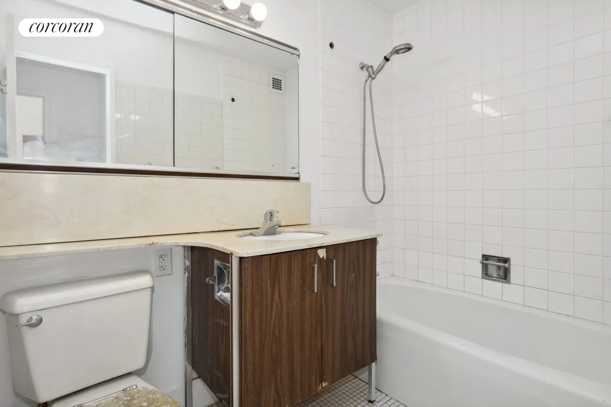 New York City Real Estate | View 3333 Henry Hudson West Parkway, 23450477 | room 2