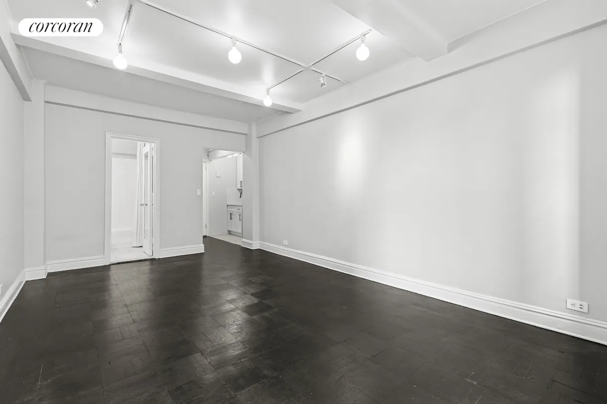 New York City Real Estate | View 24 Fifth Avenue, 612 | room 1