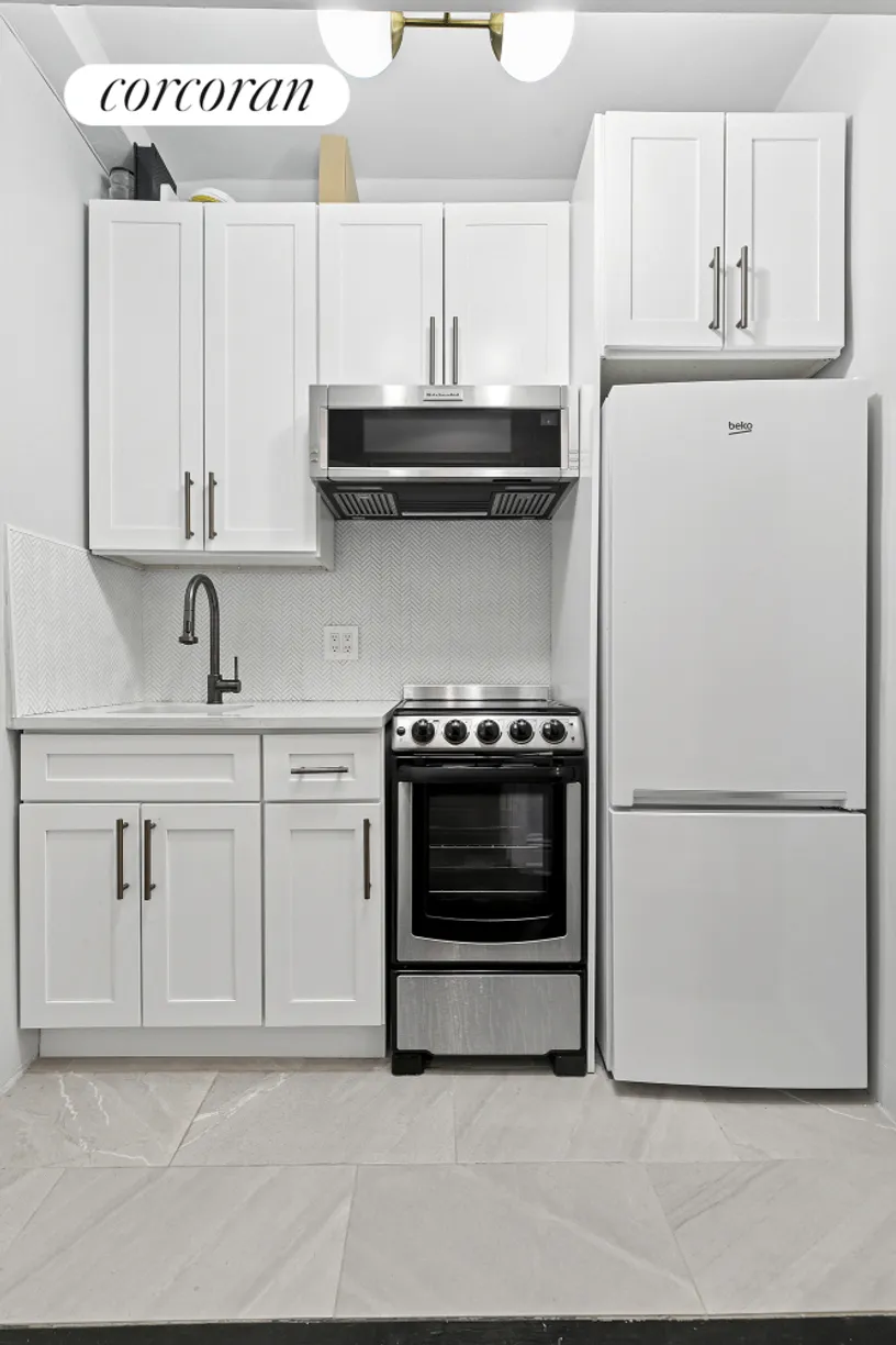 New York City Real Estate | View 24 Fifth Avenue, 612 | room 2