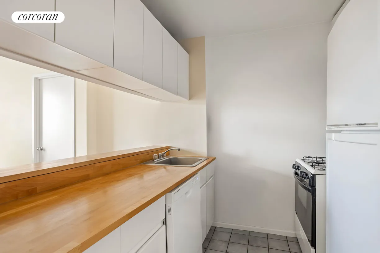 New York City Real Estate | View 236 East 47th Street, 31A | room 2