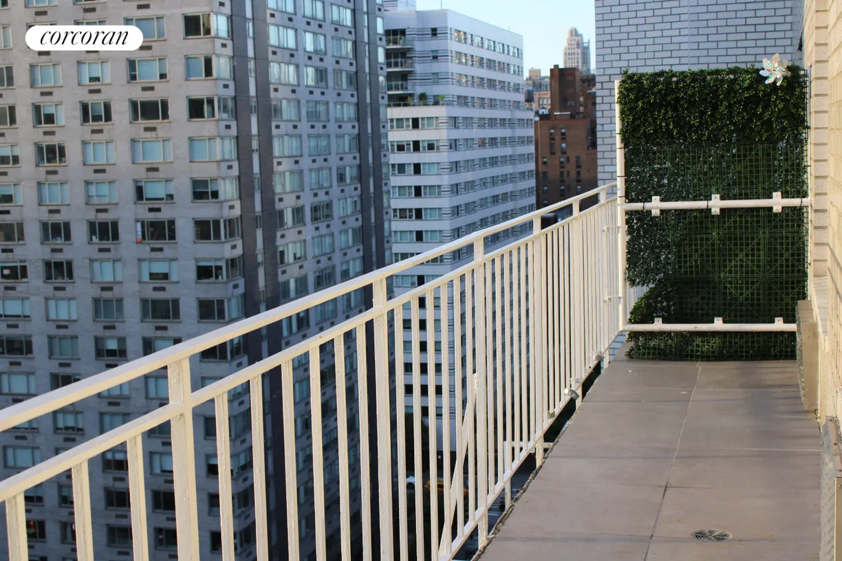 New York City Real Estate | View 301 East 66th Street, 17E | 1 Bed, 1 Bath