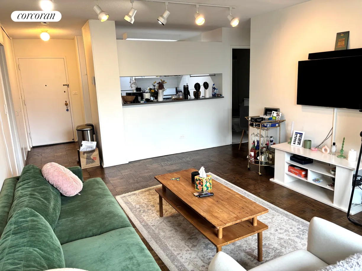 New York City Real Estate | View 275 West 96th Street, 10K | Living Room