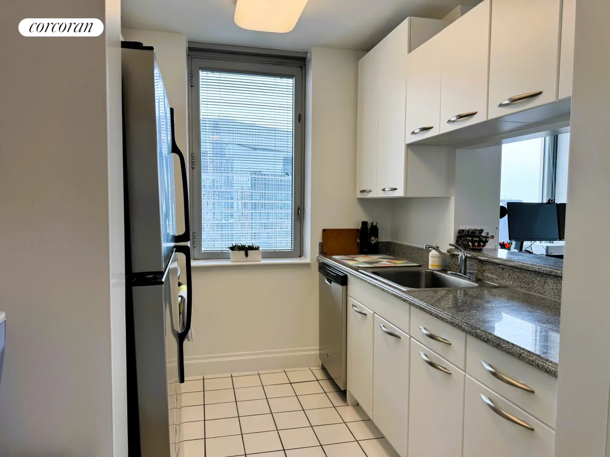New York City Real Estate | View 150 East 44th Street, 47B | room 2