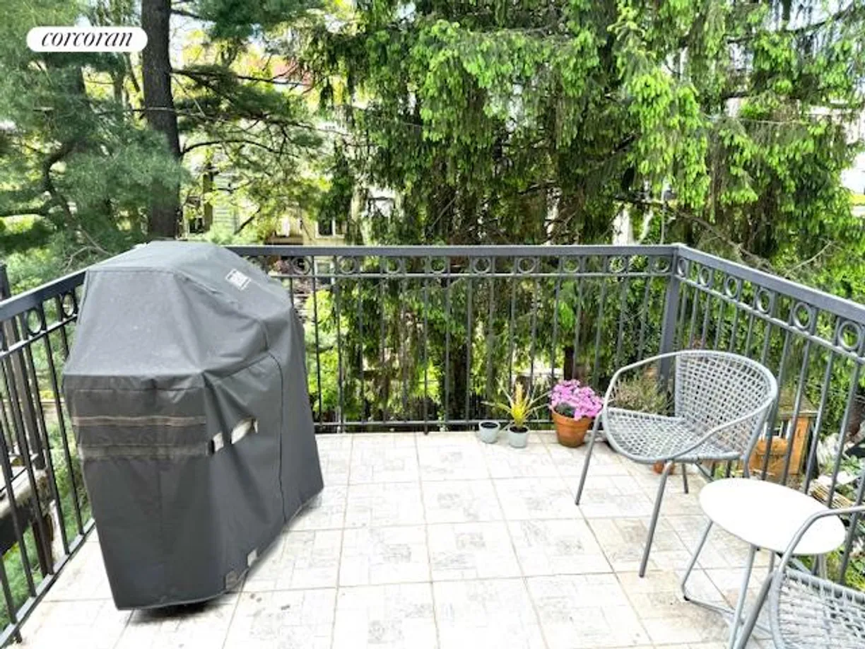 New York City Real Estate | View 210 7th Street, 3 | 2 Beds, 1 Bath
