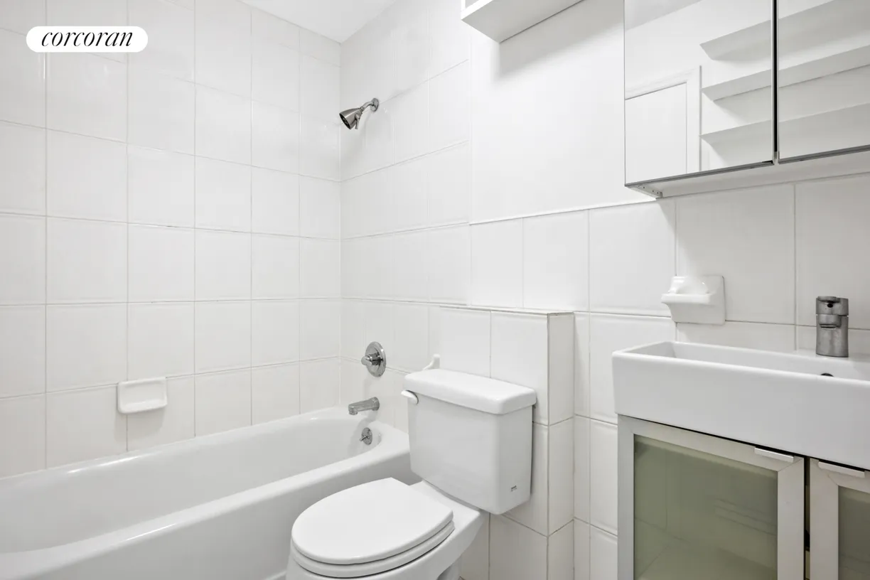 New York City Real Estate | View 421 Classon Avenue, 6 | room 2