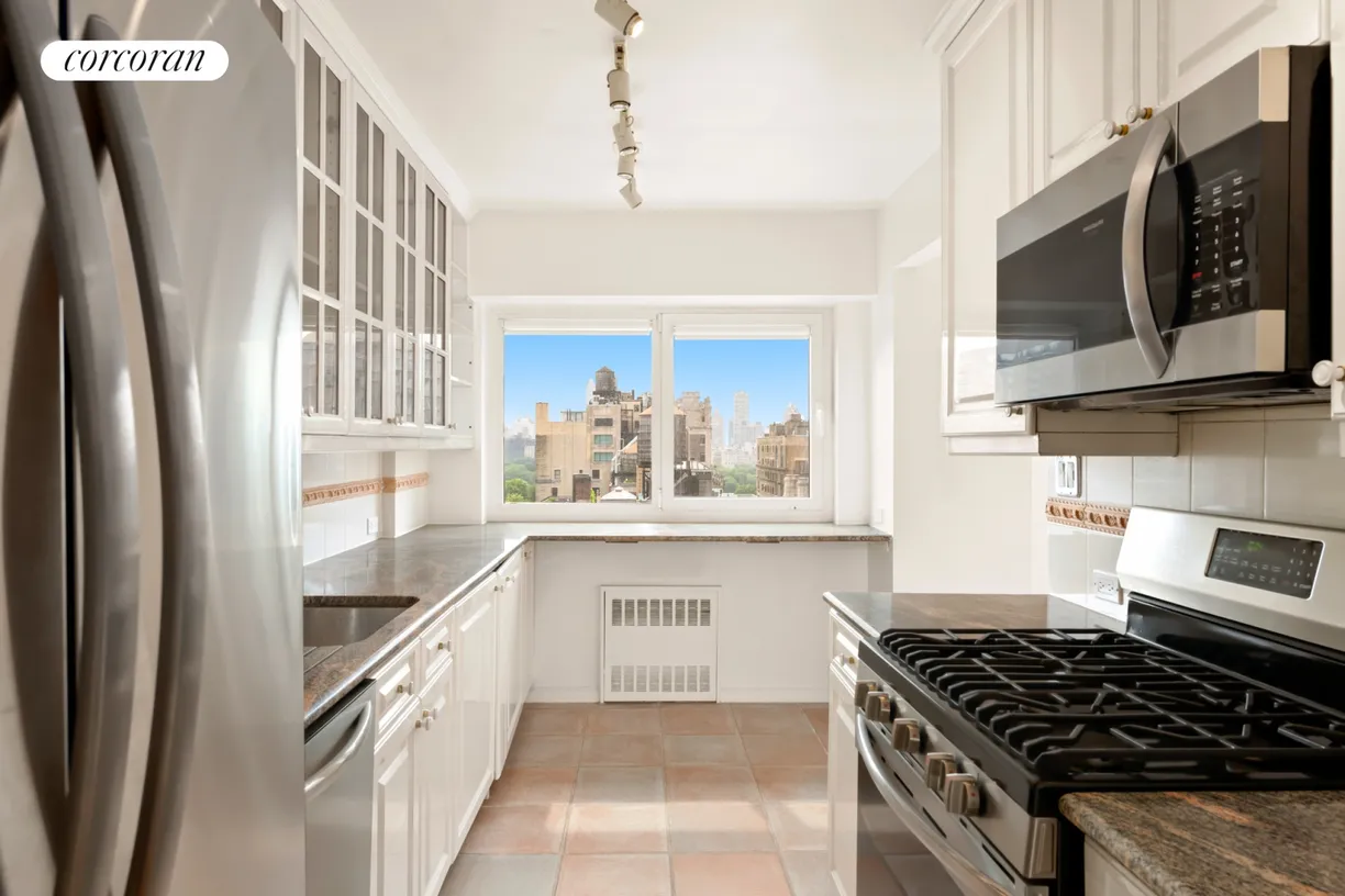 New York City Real Estate | View 45 West 67th Street, 17B | room 1