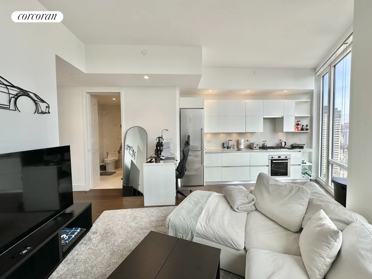 New York City Real Estate | View 222 East 44th Street, 31F | 1 Bed, 1 Bath