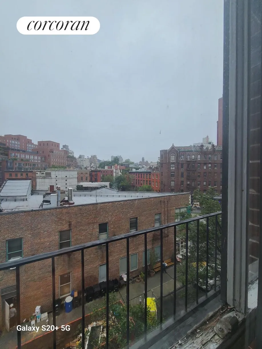 New York City Real Estate | View 220 Waverly Place, 9 | room 2