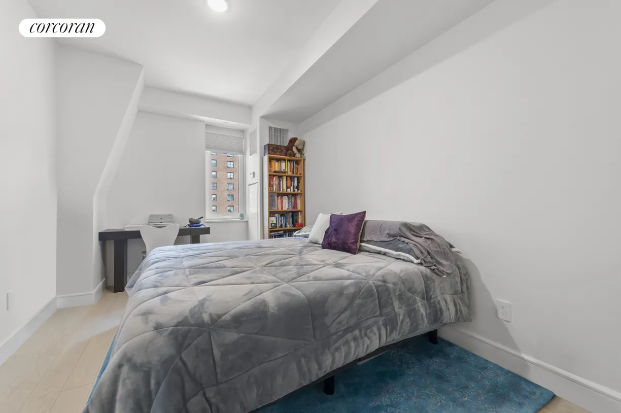New York City Real Estate | View 1399 Park Avenue, 6F | Bedroom