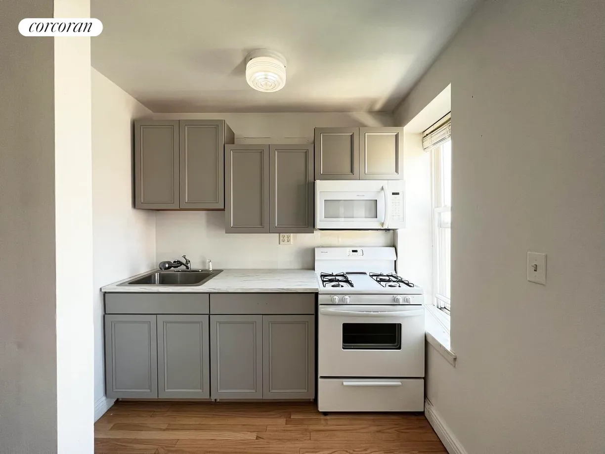 New York City Real Estate | View 95 2nd Place, TOP | room 2