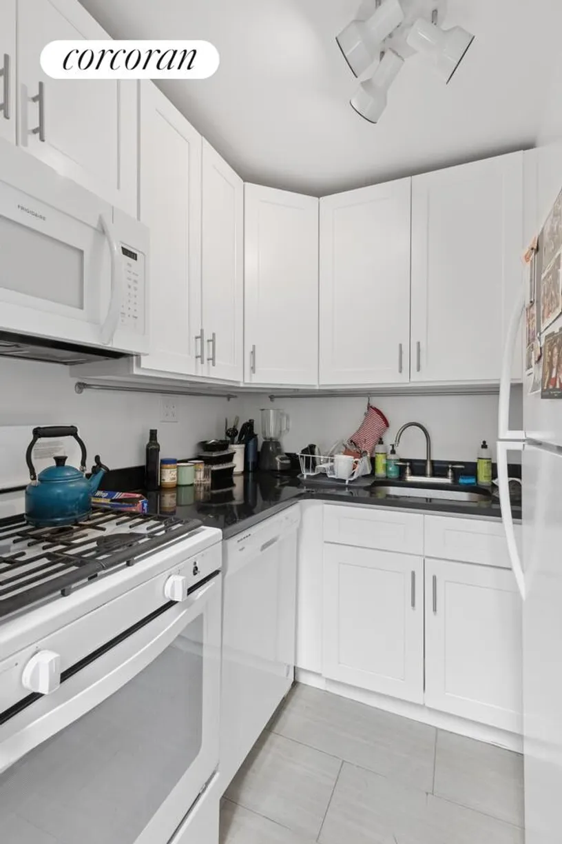 New York City Real Estate | View 27 West 94th Street, 7 | room 1