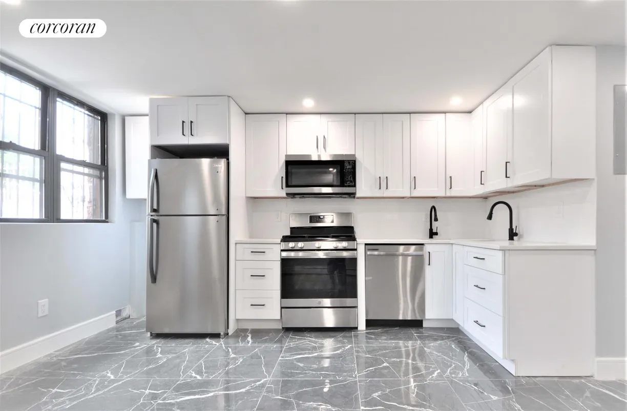 New York City Real Estate | View 163 East 46th Street, 2B | room 1
