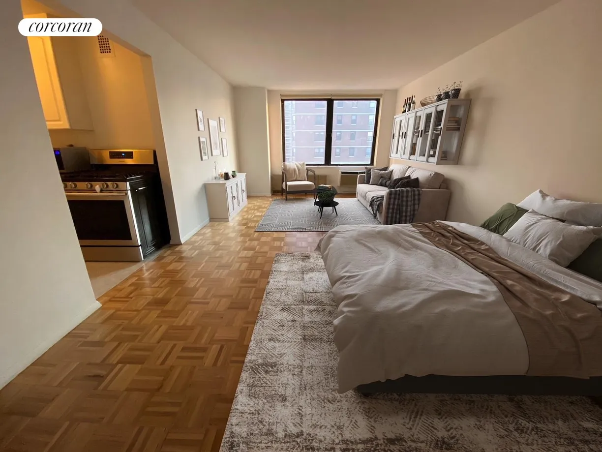 New York City Real Estate | View 1601 Third Avenue, 20B | room 1
