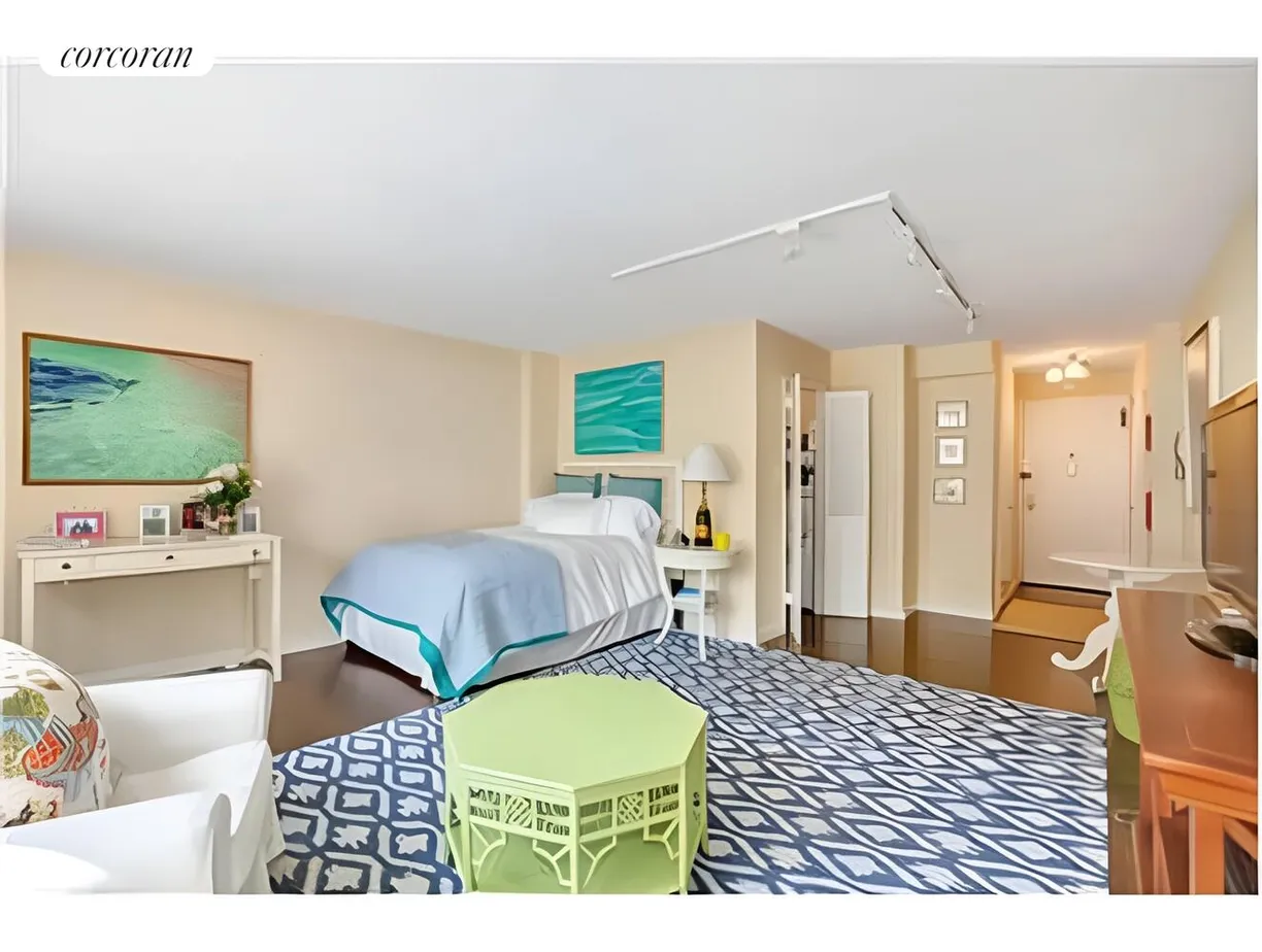 New York City Real Estate | View 220 East 60th Street, 11F | 1 Bath