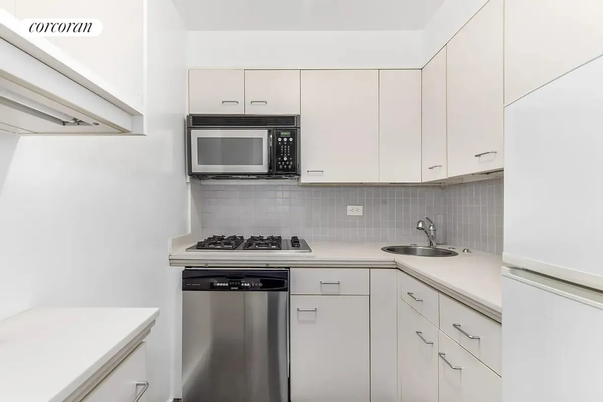 New York City Real Estate | View 220 East 60th Street, 11F | room 2