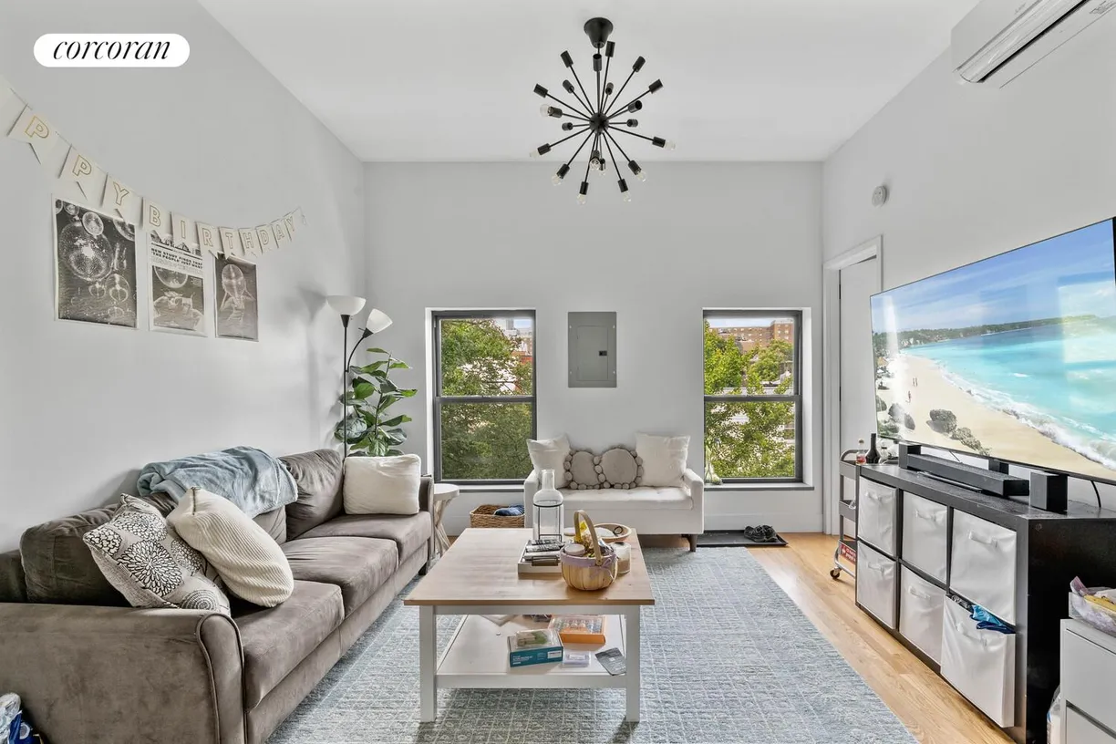 New York City Real Estate | View 81 Clermont Avenue, 3 | 3 Beds, 1 Bath