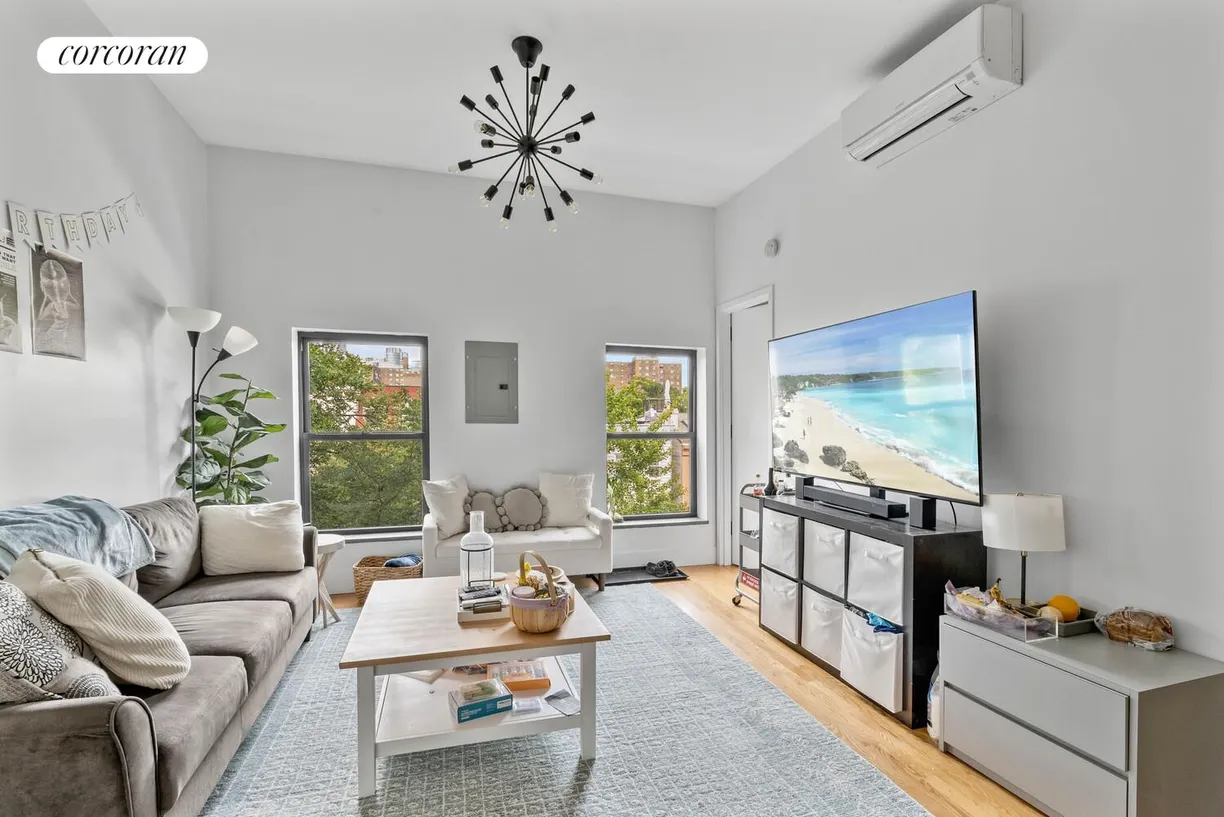 New York City Real Estate | View 81 Clermont Avenue, 3 | room 1