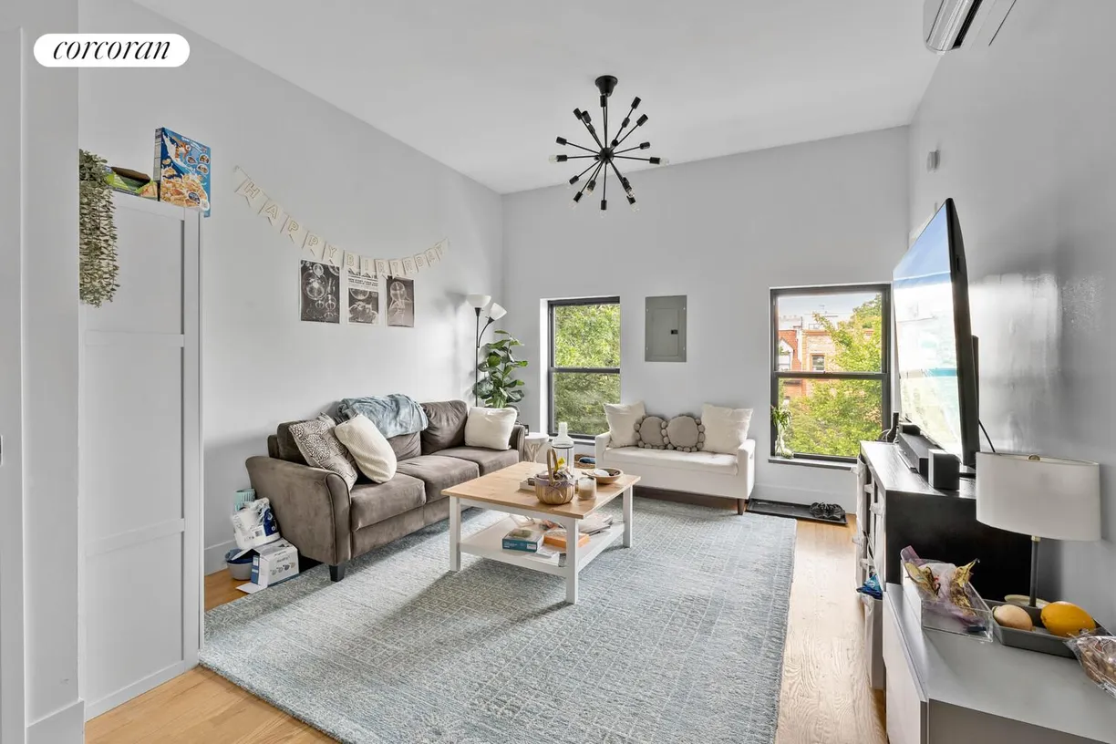 New York City Real Estate | View 81 Clermont Avenue, 3 | room 2