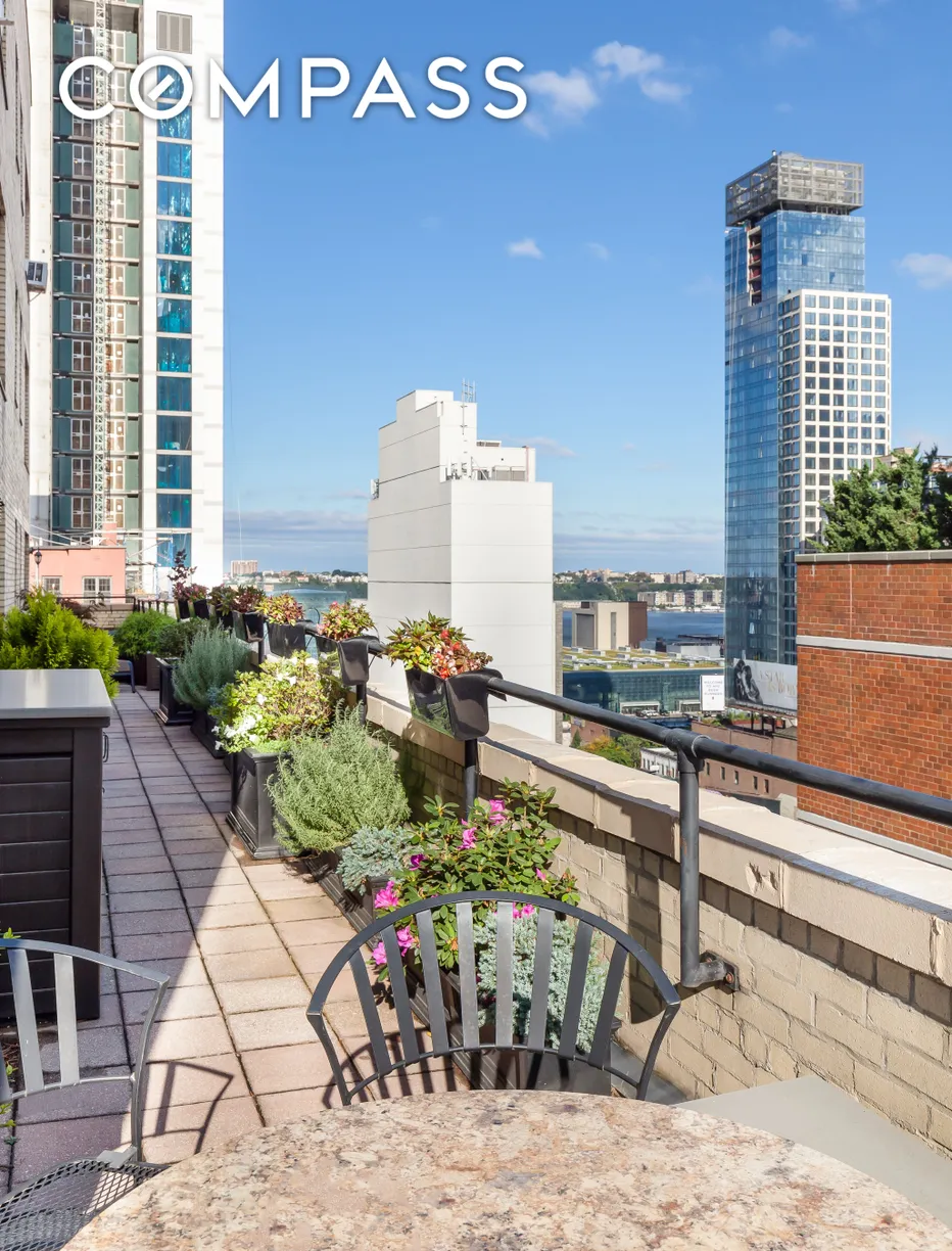 New York City Real Estate | View 433 West 34th Street, 17G | 1 Bed, 1 Bath