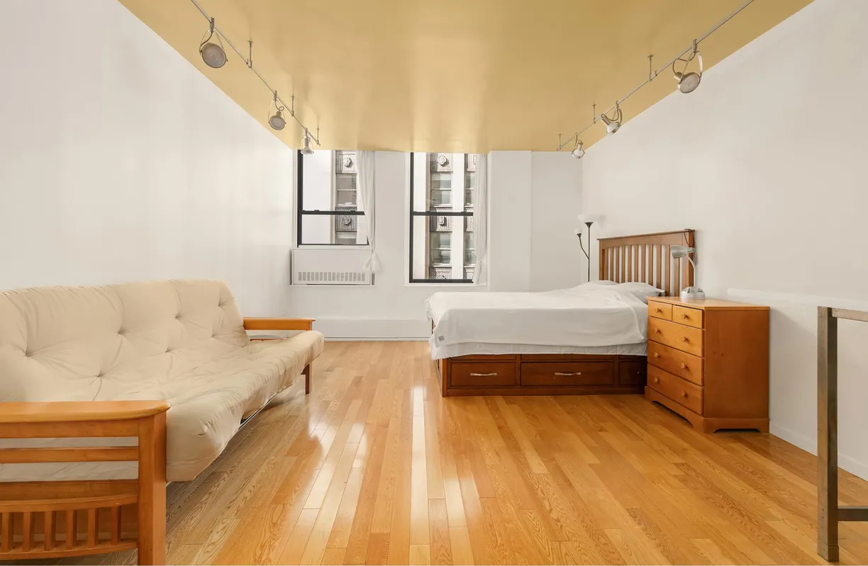 New York City Real Estate | View 3 Hanover Square, 11B | 1 Bath
