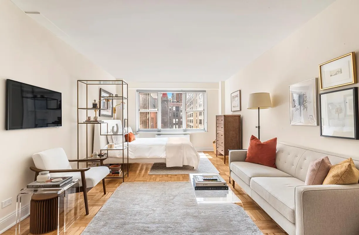 New York City Real Estate | View 69 Fifth Avenue, 11C | 1 Bath | View 1