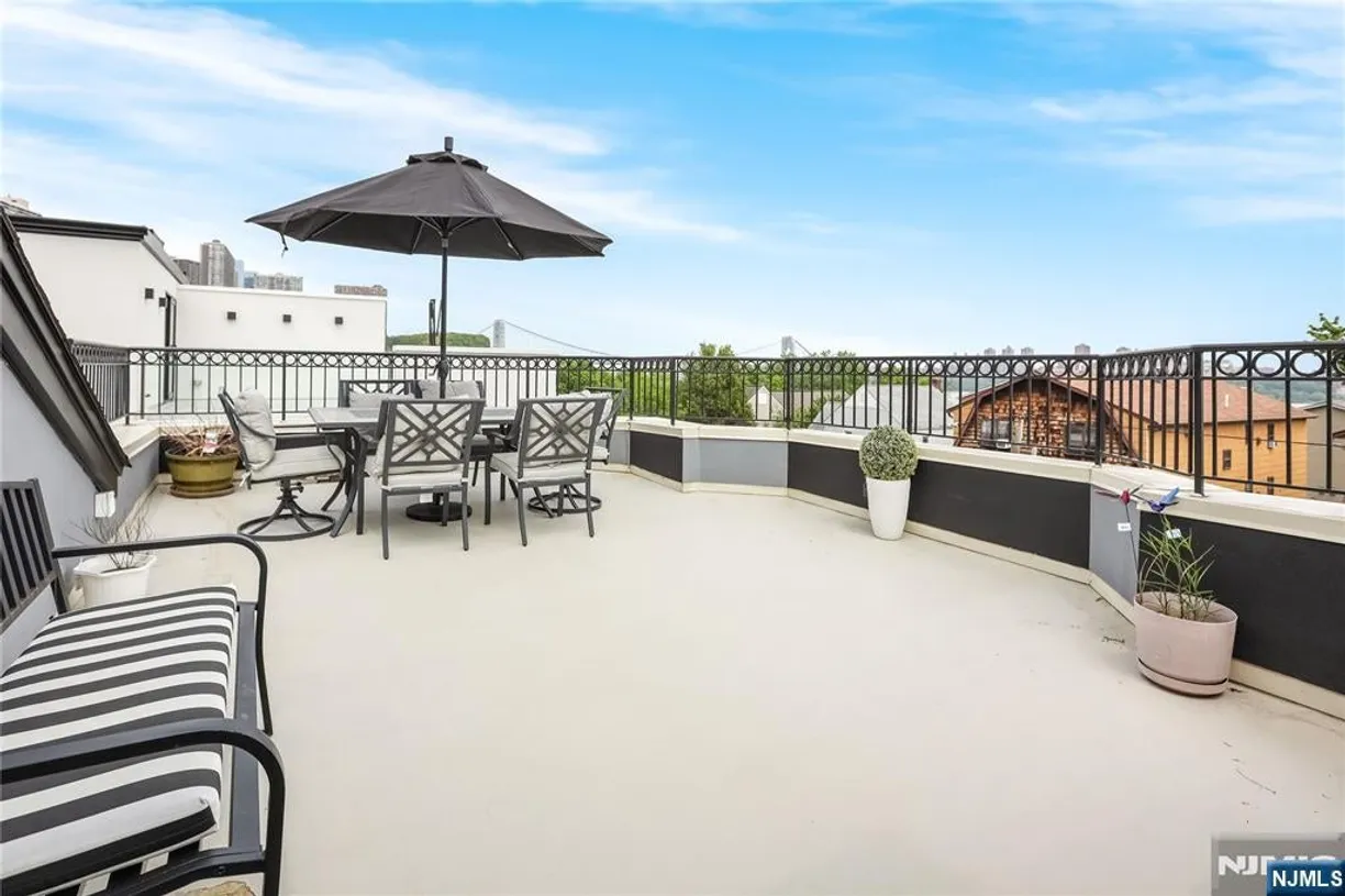 Bergen County Real Estate | View 88B Myrtle Avenue B | 4 Beds, 4 Baths