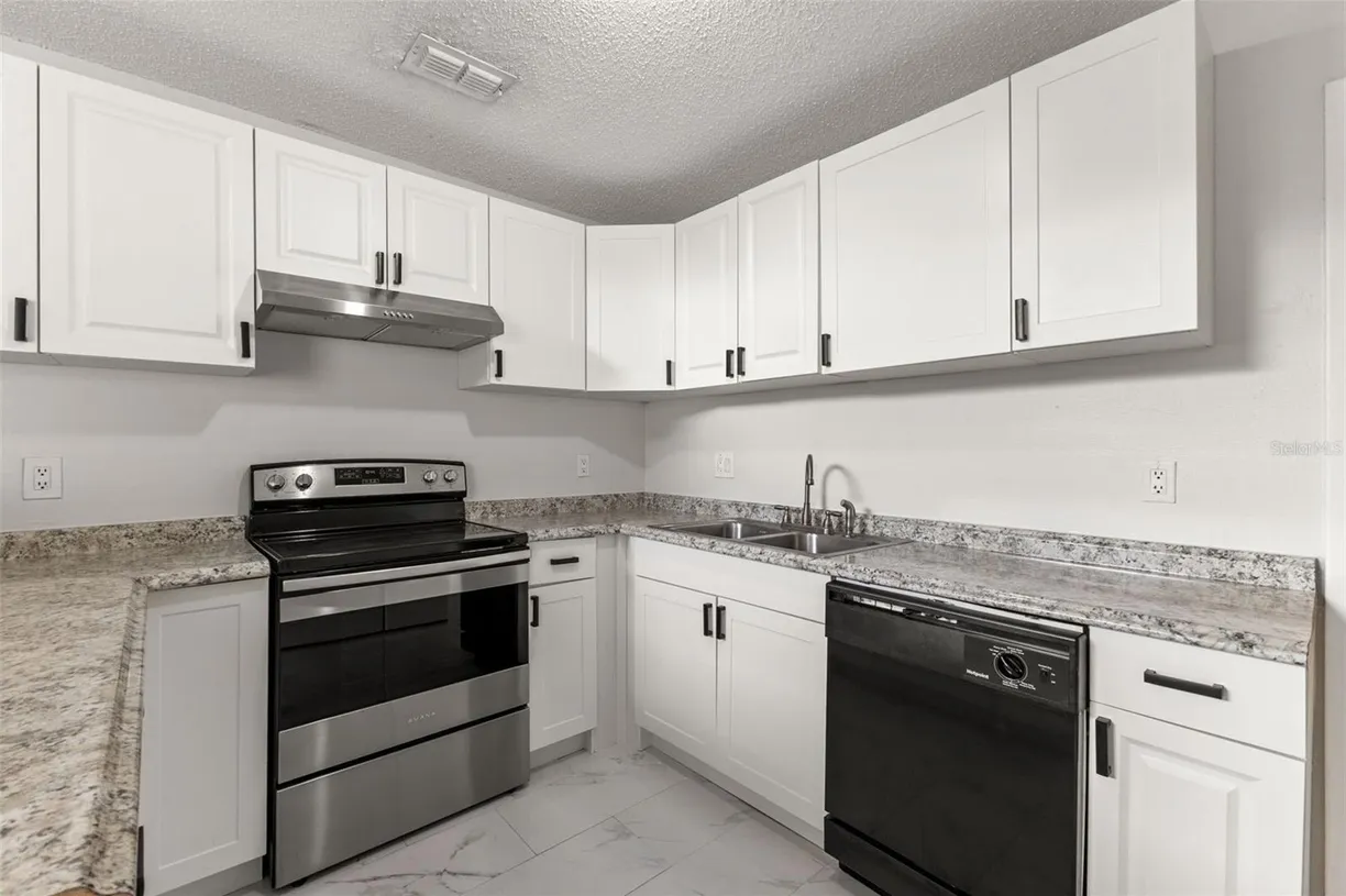 Sarasota/St. Petersburg Real Estate | View 12267 Armenia Gables Circle #12267 | room 2